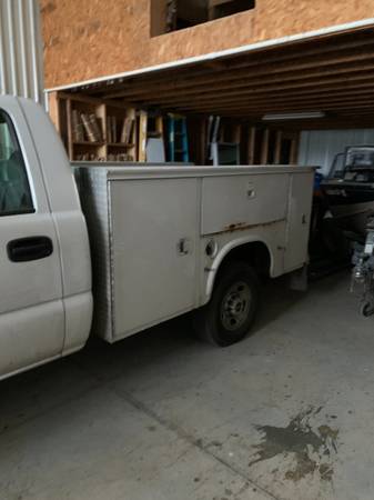 2006 GMC Sierra with service truck body for sale in ELVERSON, PA – photo 2