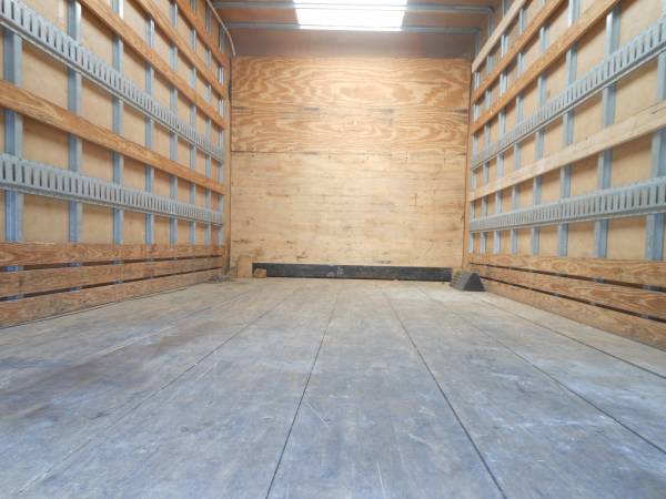 2014 Isuzu Npr HD 16' box truck w/lift gate only 59,000 miles LQQK!! for sale in Lincoln, RI – photo 9