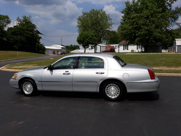 2002 Lincoln Town Car - cars & trucks - by dealer - vehicle... for sale in Bloomington, IN – photo 13