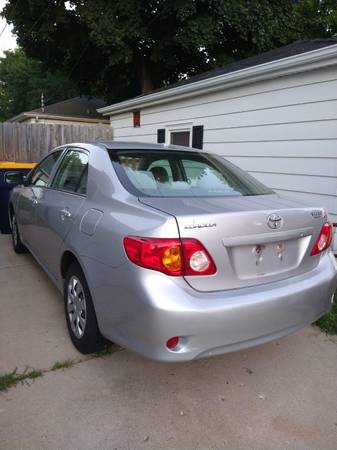 2010 Toyota Corolla LE - cars & trucks - by owner - vehicle... for sale in milwaukee, WI – photo 2