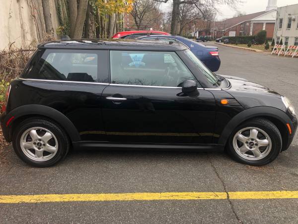 Mini Cooper 2010 Base (sold out) - cars & trucks - by owner -... for sale in New Rochelle, NY – photo 2
