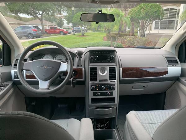 2009 Chrysler Town & Country Touring 89,000 Low Miles 3rd Row 7 Pass for sale in Orlando, FL – photo 10