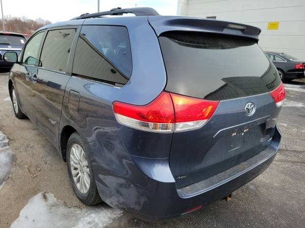 2013 Toyota Sienna XLE - - by dealer - vehicle for sale in BLUE SPRINGS, MO – photo 2