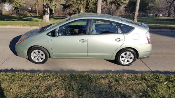 2007 Toyota Prius Hybrid **136k - Miles** - LOADED ! Ready for XMAS!... for sale in Omaha, NE – photo 4