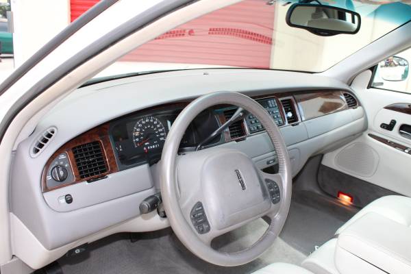 Lincoln Town Car Signature - - by dealer - vehicle for sale in Royal Palm Beach, FL – photo 7