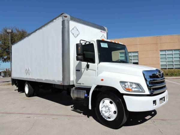 2015 HINO 268 26 FOOT BOX TRUCK W/LIFTGATE with for sale in Grand Prairie, TX
