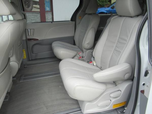 2012 Toyota Sienna Limited 7 Passenger 4dr Mini Van - cars & trucks... for sale in Bloomington, IL – photo 10
