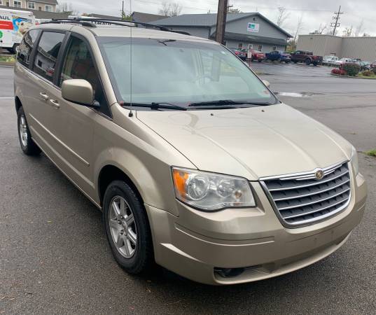 2008 Chrysler Town & Country Touring Clean van for sale in WEBSTER, NY – photo 3