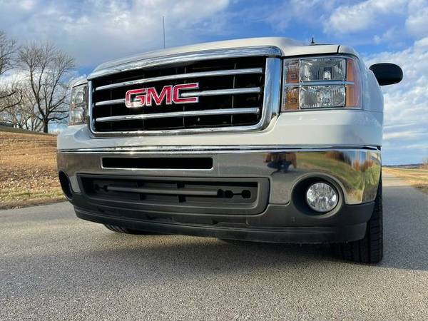 2013 GMC Sierra 1500 Crew Cab - Financing Available! - cars & trucks... for sale in Junction City, NE – photo 3