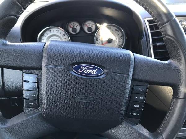 2007 Ford Edge SEL Plus FWD - cars & trucks - by dealer - vehicle... for sale in Iowa City, IA – photo 20