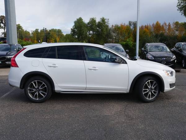 2017 Volvo V60 Cross Country - cars & trucks - by dealer - vehicle... for sale in Maplewood, MN – photo 13