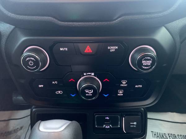 2020 Jeep Renegade Altitude FWD Sting-Gray Cle for sale in Omaha, NE – photo 20