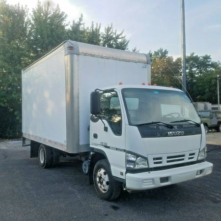2006 Isuzu NPR turbo DIESEL 14’ box truck trailer hitch LOWMILES 54000 for sale in Crystal Lake, IL