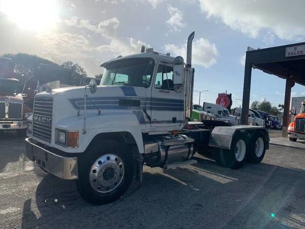 2001 Mack CH613 DAYCAB - cars & trucks - by dealer - vehicle... for sale in Fl. Lauderdale, FL – photo 3
