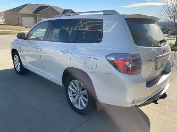 2008 Toyota Highlander - cars & trucks - by owner - vehicle... for sale in Sioux City, IA – photo 4