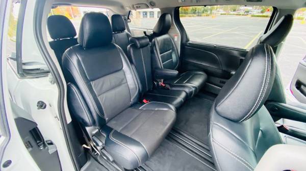 2017 Toyota Sienna SE Premium 8 Passenger 4dr Mini Van van White -... for sale in Fayetteville, AR – photo 16
