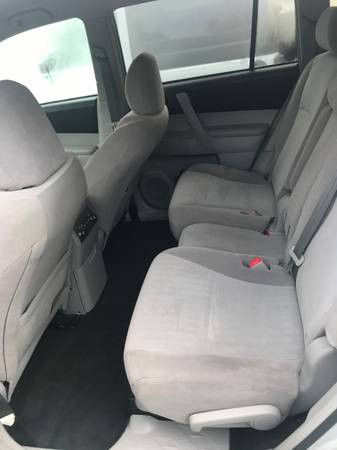 2013 Toyota Highlander, Florida Car, 2 WD, front wheel drive 98k... for sale in Woburn, MA – photo 5