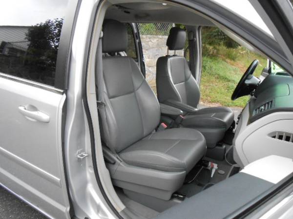 2011 Volkswagen Routan SE 102k Miles Leather 2 DVD Players Rev.... for sale in Seymour, NY – photo 19