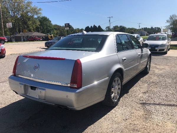 2009 CADILLAC DTS+LEATHER+SERVICED+WARRANTY+FINANCING+FREE CARFAX for sale in CENTER POINT, IA – photo 4