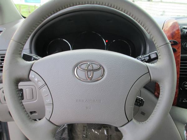 EON AUTO 2006 TOYOTA SIENNA MINIVAN LOADED LEATHER FINANCE $995 DOWN... for sale in Sharpes, FL – photo 13