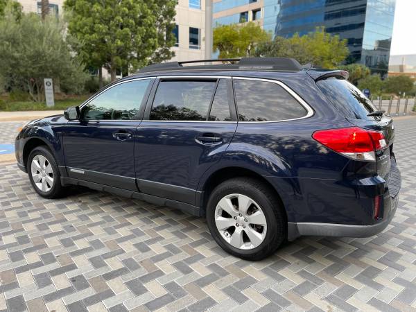 2012 Subaru Outback 2.5i Premium *CLEAN TITLE!* 2 Keys - cars &... for sale in Irvine, CA – photo 4