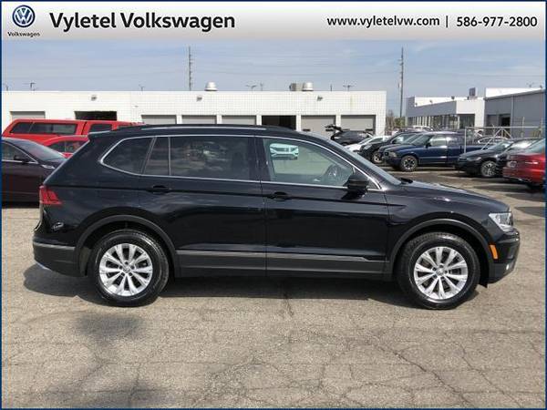 2018 Volkswagen Tiguan SUV 2 0T SE WITH MOONROOF - Volkswagen - cars for sale in Sterling Heights, MI – photo 2