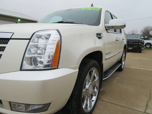 2008 Cadillac Escalade AWD Cleanest One Around - cars & trucks - by... for sale in Waterloo, IA – photo 9