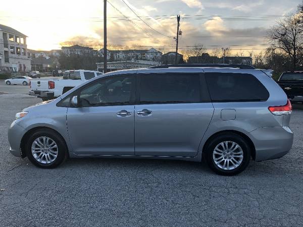 2011 Toyota Sienna XLE 8-Pass V6 - cars & trucks - by dealer -... for sale in Fayetteville, MO – photo 7