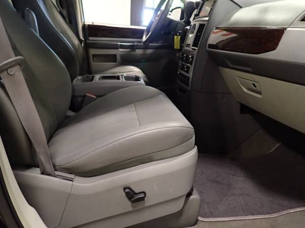 2010 Chrysler Town & Country TOURING AUTO V6! POWER ALL! LEATHER! DUAL for sale in Gretna, NE – photo 18
