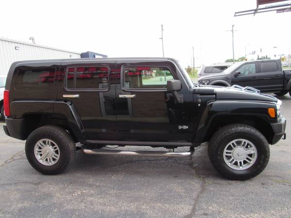 2009 HUMMER H3 4WD - cars & trucks - by dealer - vehicle automotive... for sale in Rockford, WI – photo 10