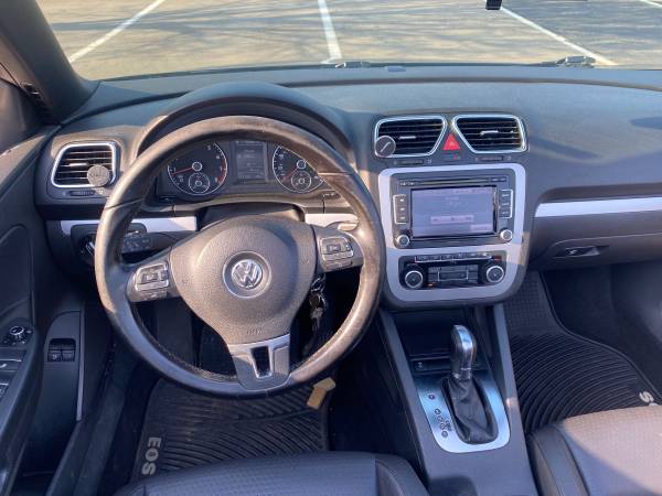 2010 VW EOS Komfort Convertible - - by dealer for sale in Holt, MI – photo 9