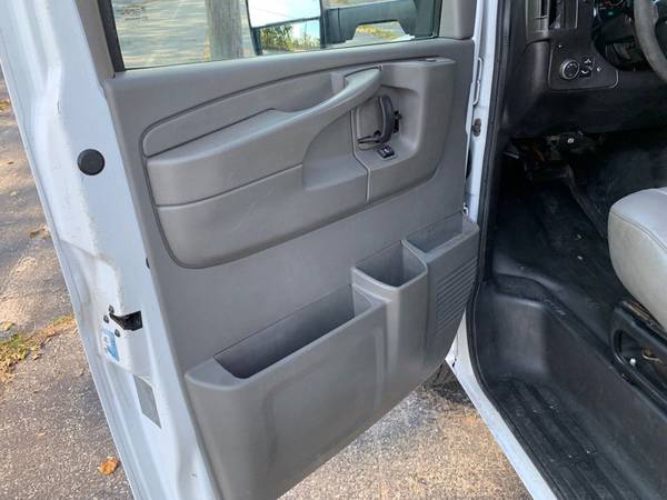 2014 Chevrolet Express Cutaway 3500 10Ft KUV Van for sale in Lancaster, PA – photo 20