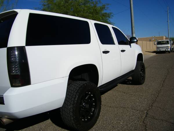 2011 Chevy Suburban 2500 LT, RUST FREE 4x4, Carfax, 1 OWNER,... for sale in Phoenix, AZ – photo 4
