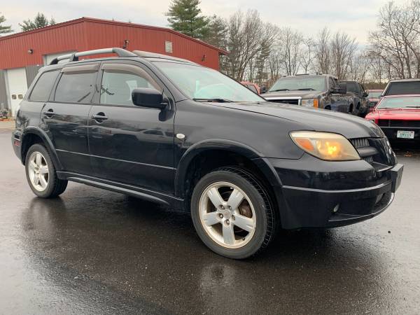 2005 MITSUBISHI OUTLANDER LIMITED LEATHER SUNROOF WARRANTY! 113K... for sale in Kittery, ME – photo 2