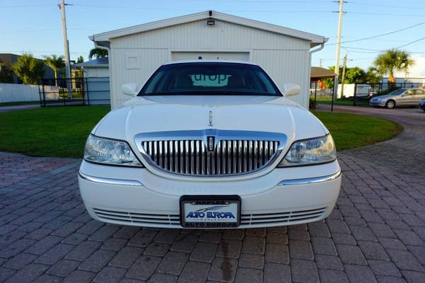 2006 Lincoln Town Car Signature Limited - Very Clean, Well Maintained, for sale in Naples, FL – photo 8