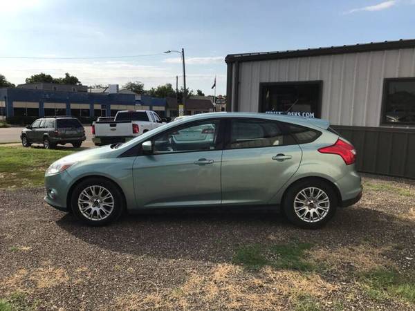 2012 Ford Focus SE - cars & trucks - by dealer - vehicle automotive... for sale in Junction City, KS – photo 9