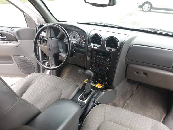 2004 GMC envoy xuv special edition 4x4 v6 - cars & trucks - by owner... for sale in Chicago, IL – photo 13