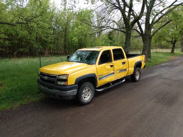 2006 LBZ Diesel Silverado Crew 4x4 1 owner - - by for sale in Other, KS