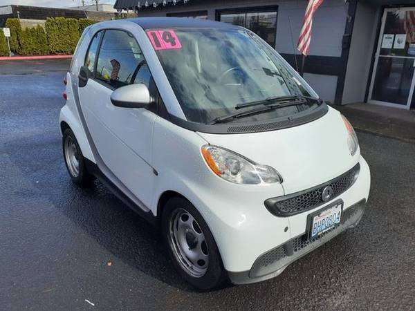 2014 smart fortwo Pure Hatchback Coupe 2D Hatchback - cars & trucks... for sale in Vancouver, OR – photo 3