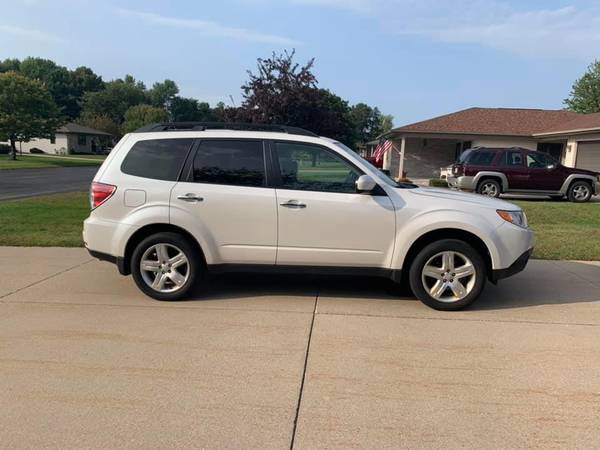 Subaru Forester AWD - cars & trucks - by owner - vehicle automotive... for sale in Green Bay, WI – photo 4