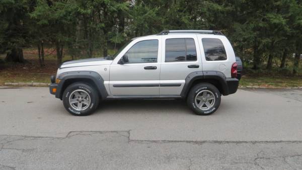 Jeep Liberty Renegade 05 Auto 4x4 fully loaded no rust great shape -... for sale in Trumbull, CT – photo 7