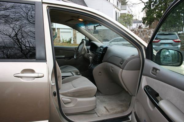 2004 Toyota Sienna LE - cars & trucks - by owner - vehicle... for sale in New Britain, CT – photo 9