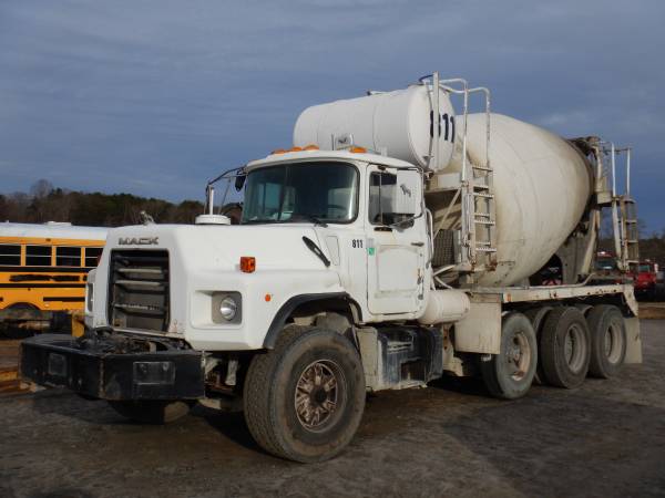 2003 MACK DM600 EM7-300 Concrete Mixer Truck - cars & trucks - by... for sale in Ruckersville, VA – photo 2