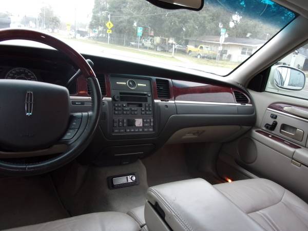 2005 LINCOLN TOWN CAR SIGNATURE LIMITED 100K LOW MILES - cars & for sale in Holiday, FL – photo 19