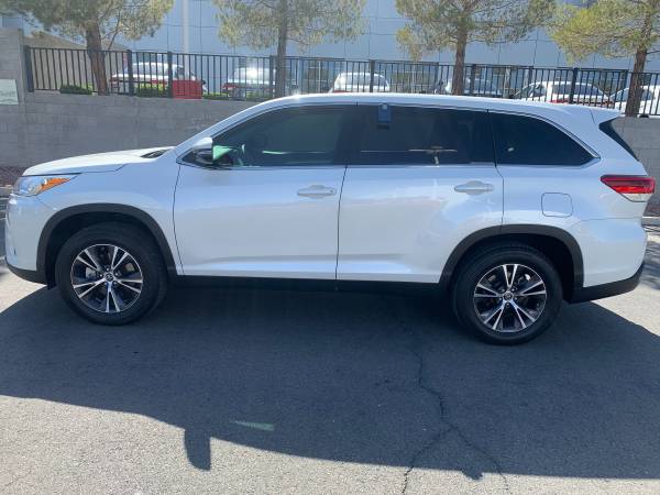 2019 Toyota Highlander 3ROW SUV GREAT FOR FAMILY! for sale in Las Vegas, NV – photo 2