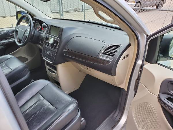 2012 Chrysler Town & Country for sale in Wichita, KS – photo 10
