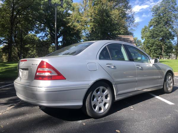 2005 Mercedes-Benz C-Class SHARP!! FINANCING AVALIABLE!! for sale in rock island, IL – photo 4