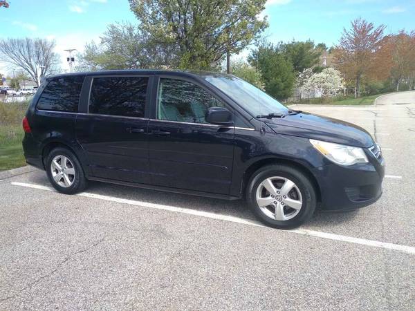 10 VW ROUTAN LUXURY MINIVAN Leather-Captain Chairs-DVD Maint for sale in East Derry, NH – photo 2