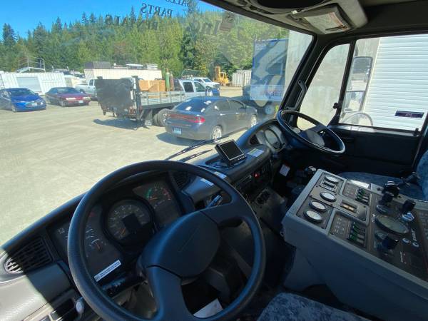 2010 Elgin Eagle High Dumping Street Sweeper - - by for sale in Ravensdale, WA – photo 23