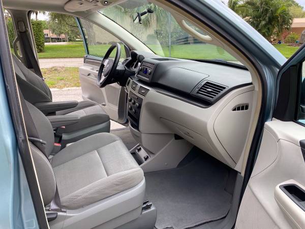 Excellent minivan for sale in Bradenton, FL – photo 16